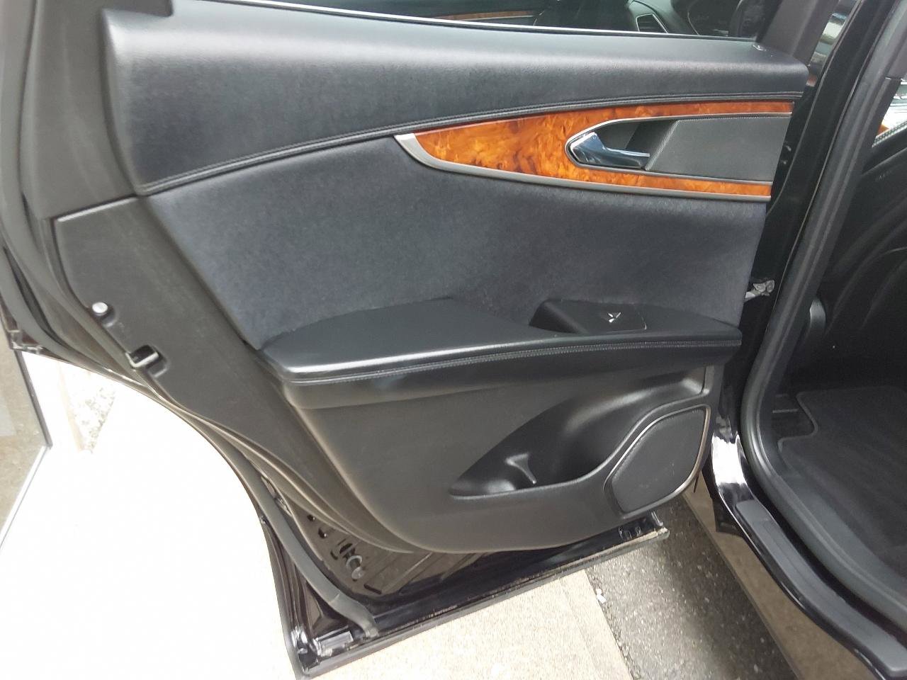 Used 2017 Lincoln MKX Reserve image 28