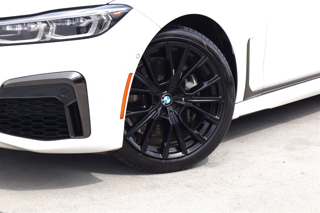 Used 2020 BMW 740i w/ M Sport Package RWD image 11