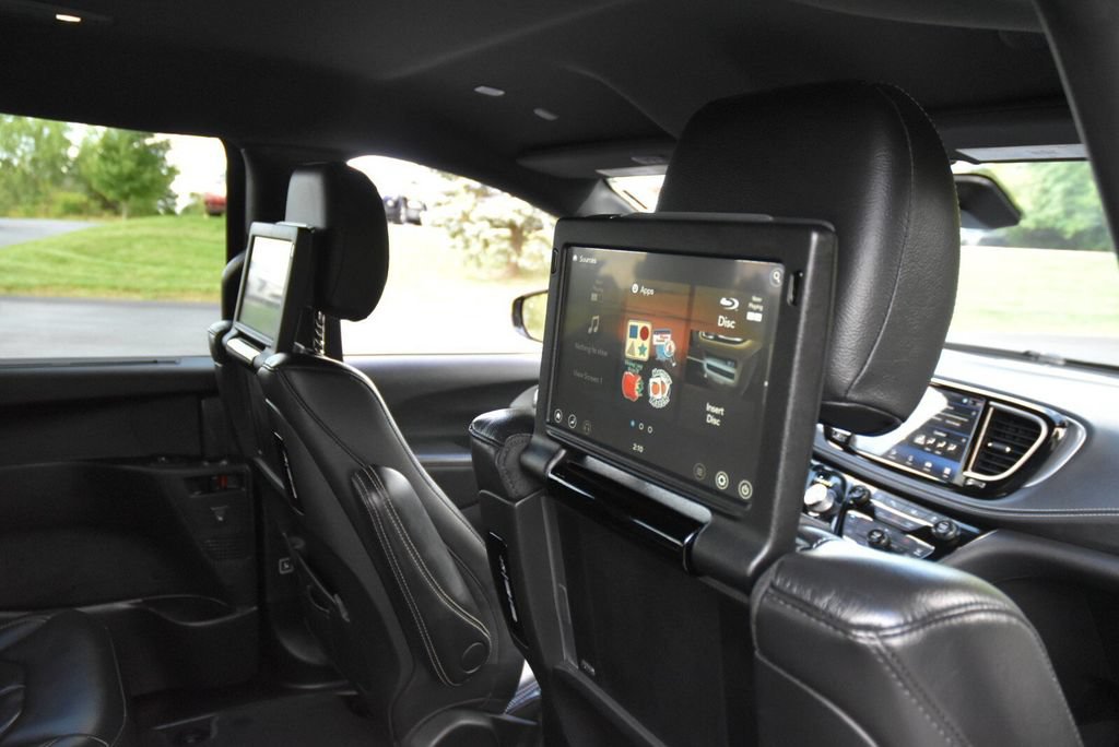 Used 2021 Chrysler Pacifica Touring-L w/ Uconnect Theater Family Group FWD image 37
