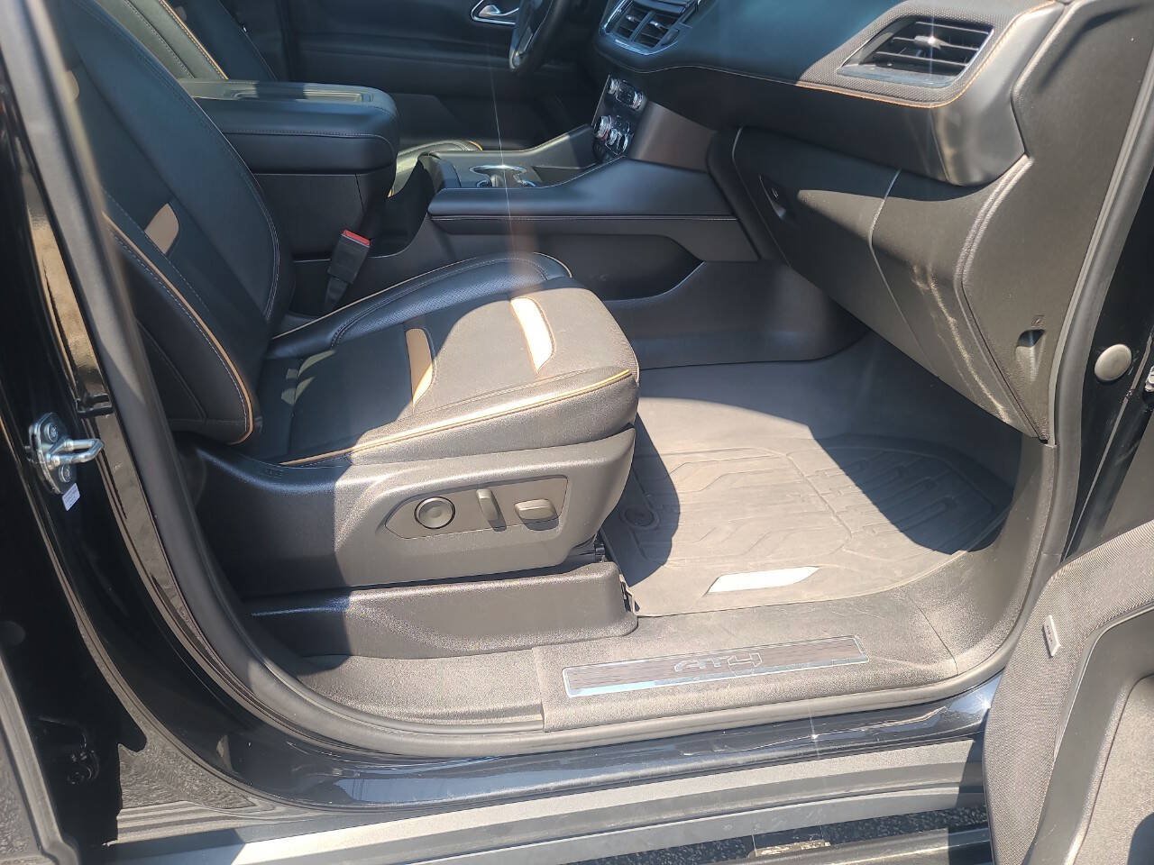 Used 2022 GMC Yukon XL AT4 AWD/4WD image 45