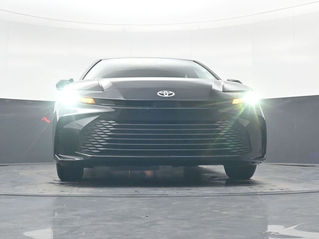 Used 2025 Toyota Camry LE w/ Convenience Package image 18