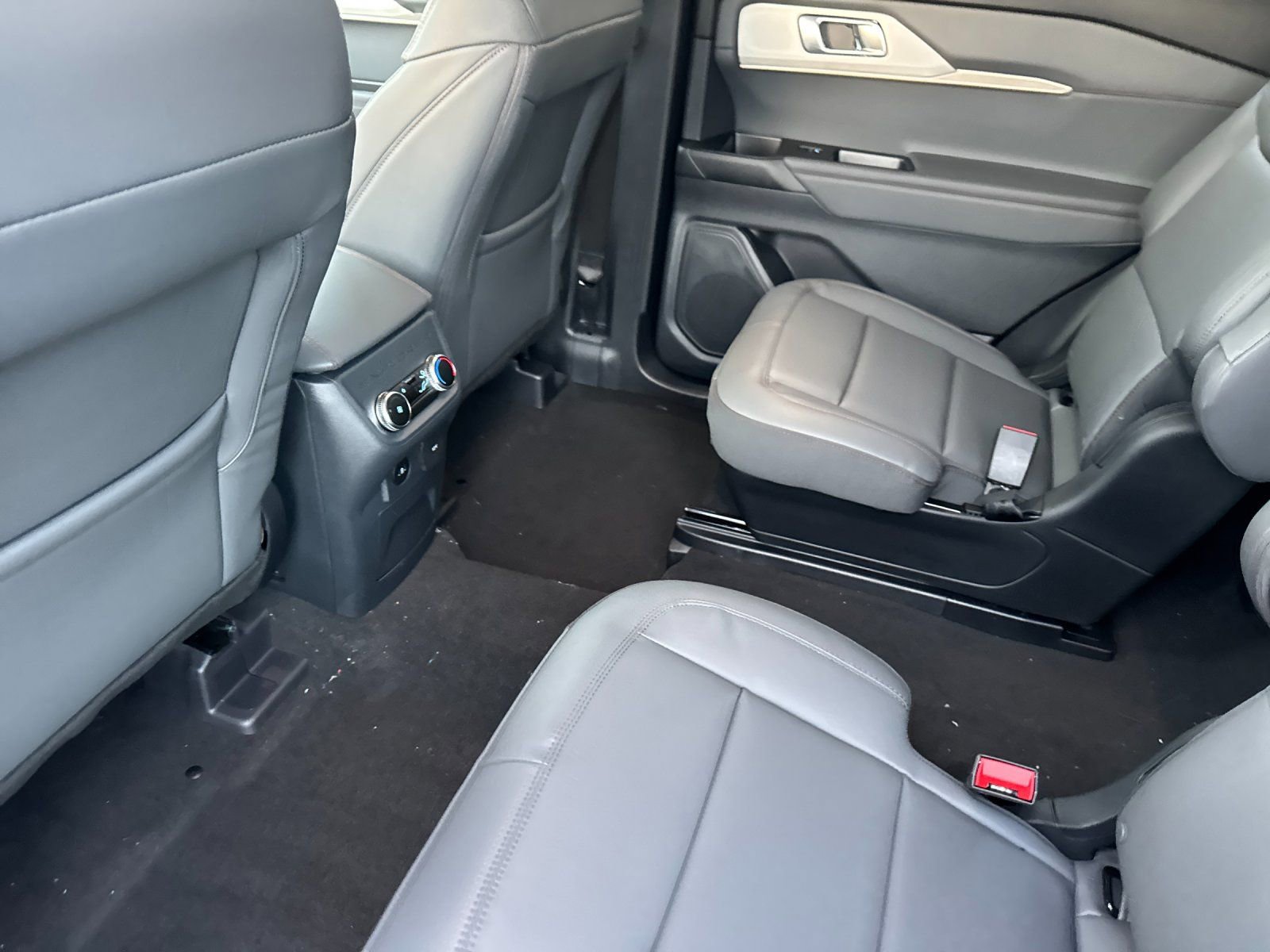 New 2026 Ford Explorer Active w/ Active Comfort Package image 12