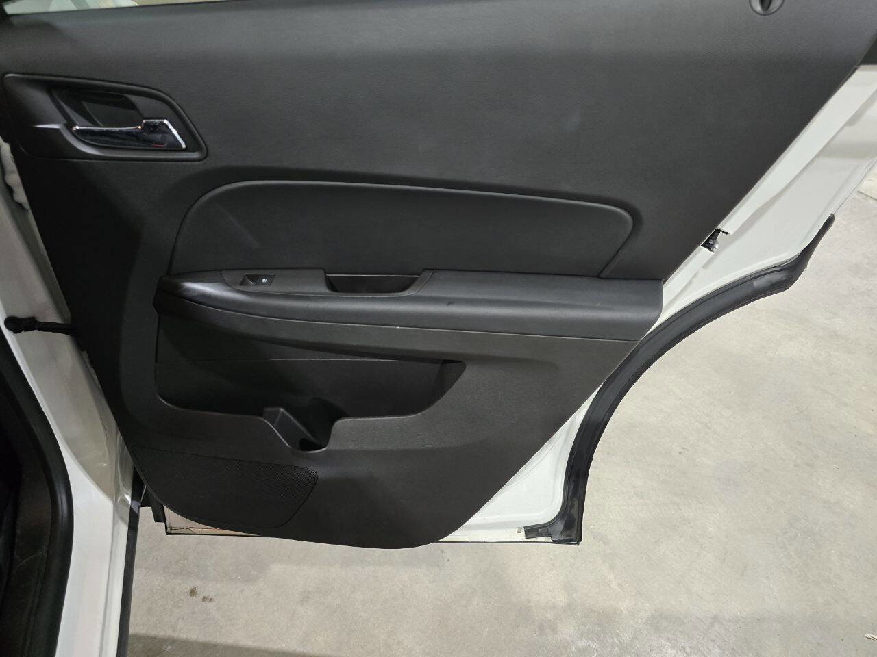 Used 2015 Chevrolet Equinox LT image 30