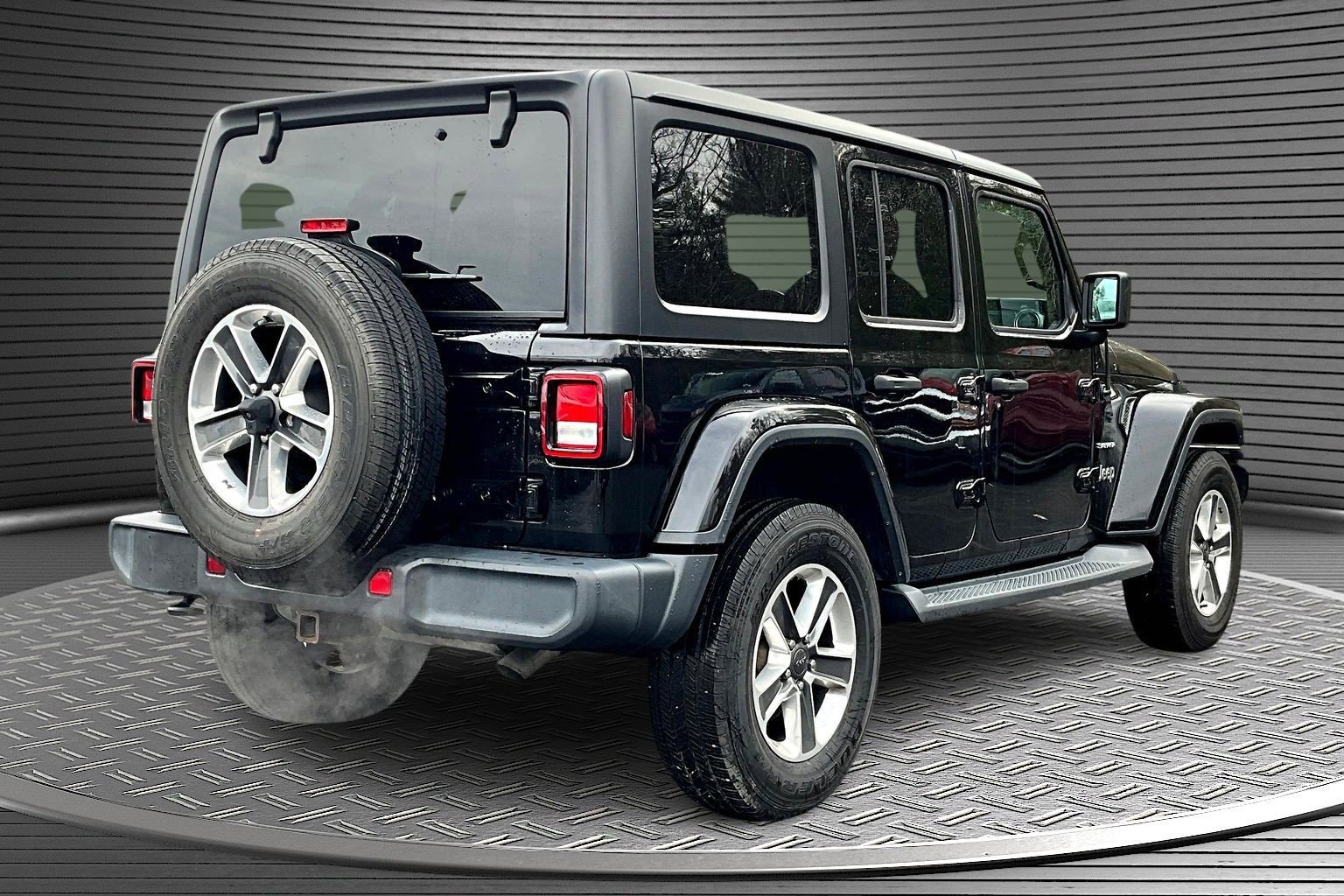 Used 2018 Jeep Wrangler Unlimited Sahara w/ Cold Weather Group AWD/4WD image 6