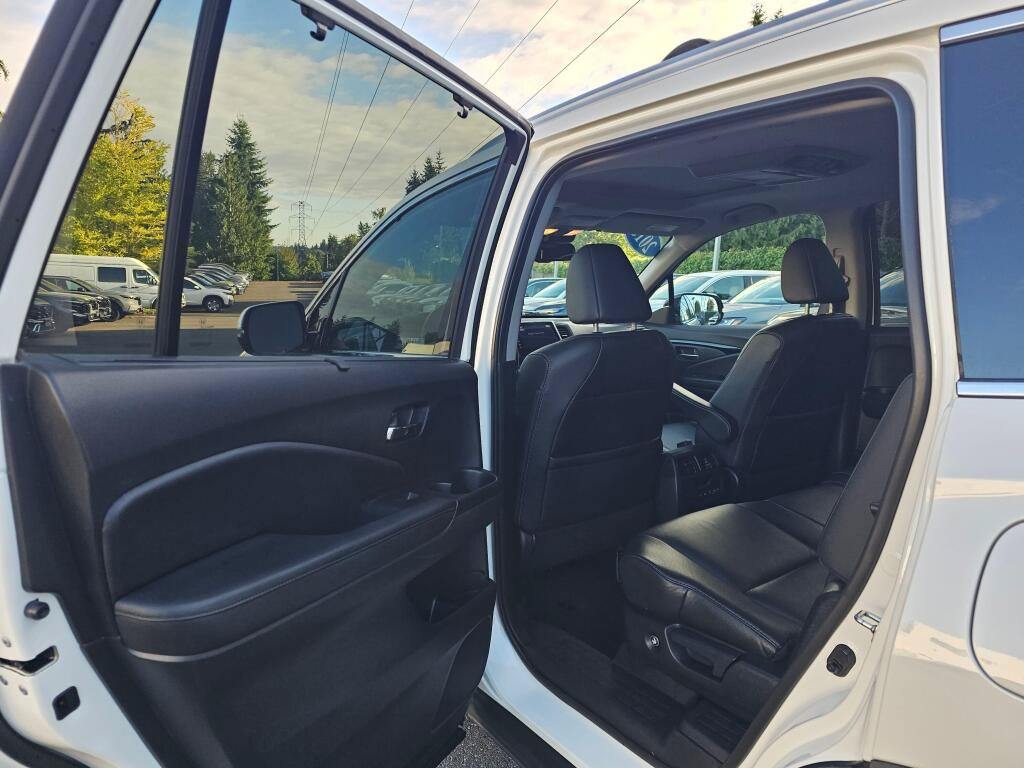 Certified 2018 Honda Pilot Touring image 20