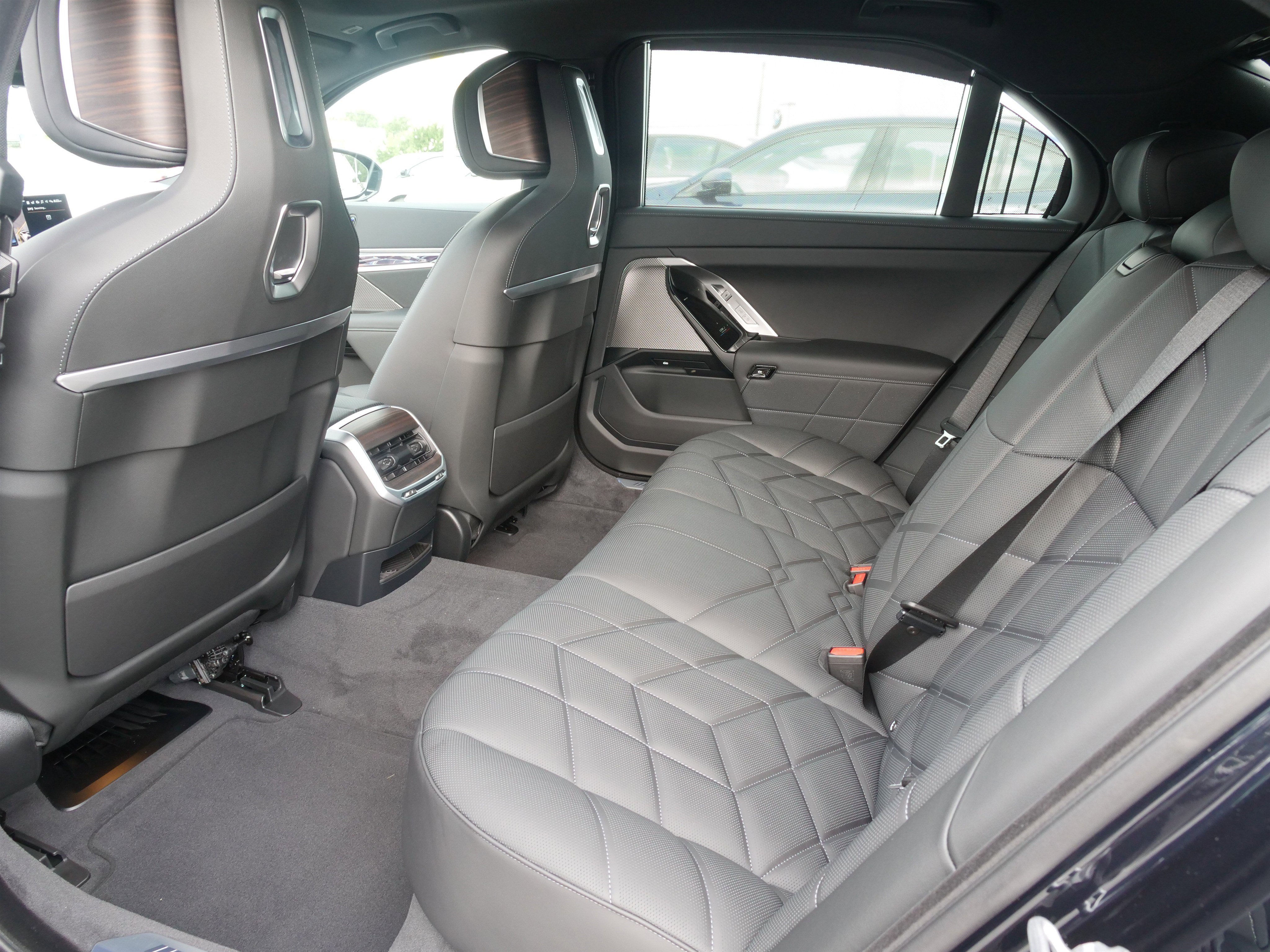 New 2025 BMW 740i w/ Premium Package image 12