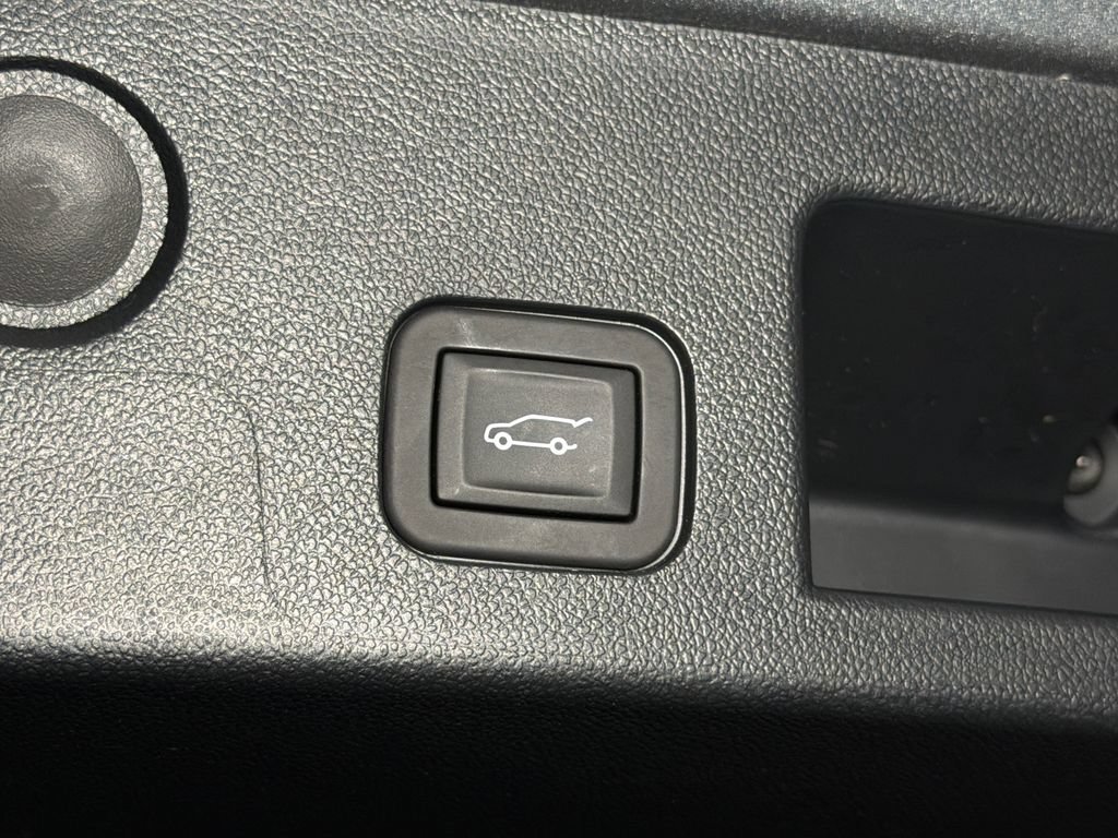 Used 2025 Chevrolet Equinox ACTIV FWD image 8