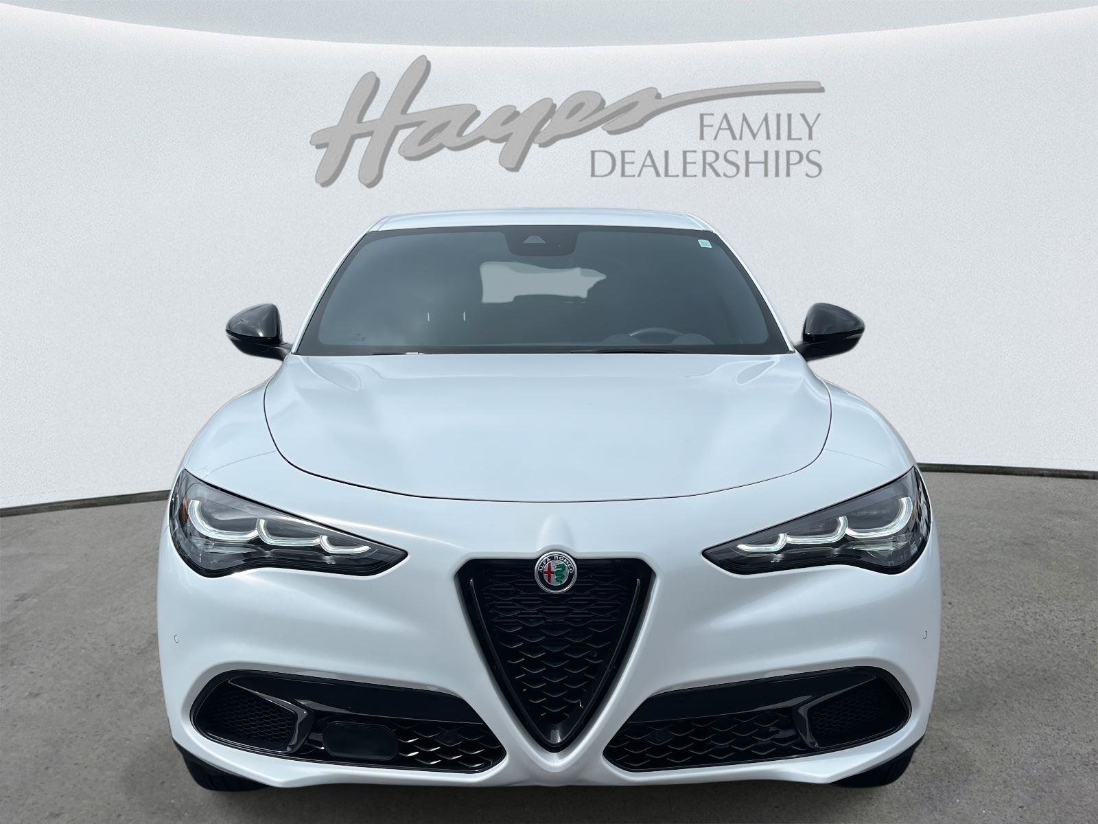 Used 2024 Alfa Romeo Stelvio Sprint image 39
