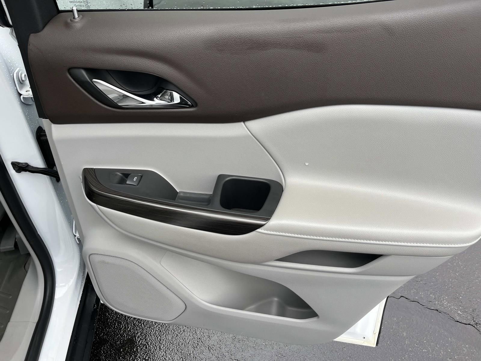 Used 2019 GMC Acadia SLT image 24