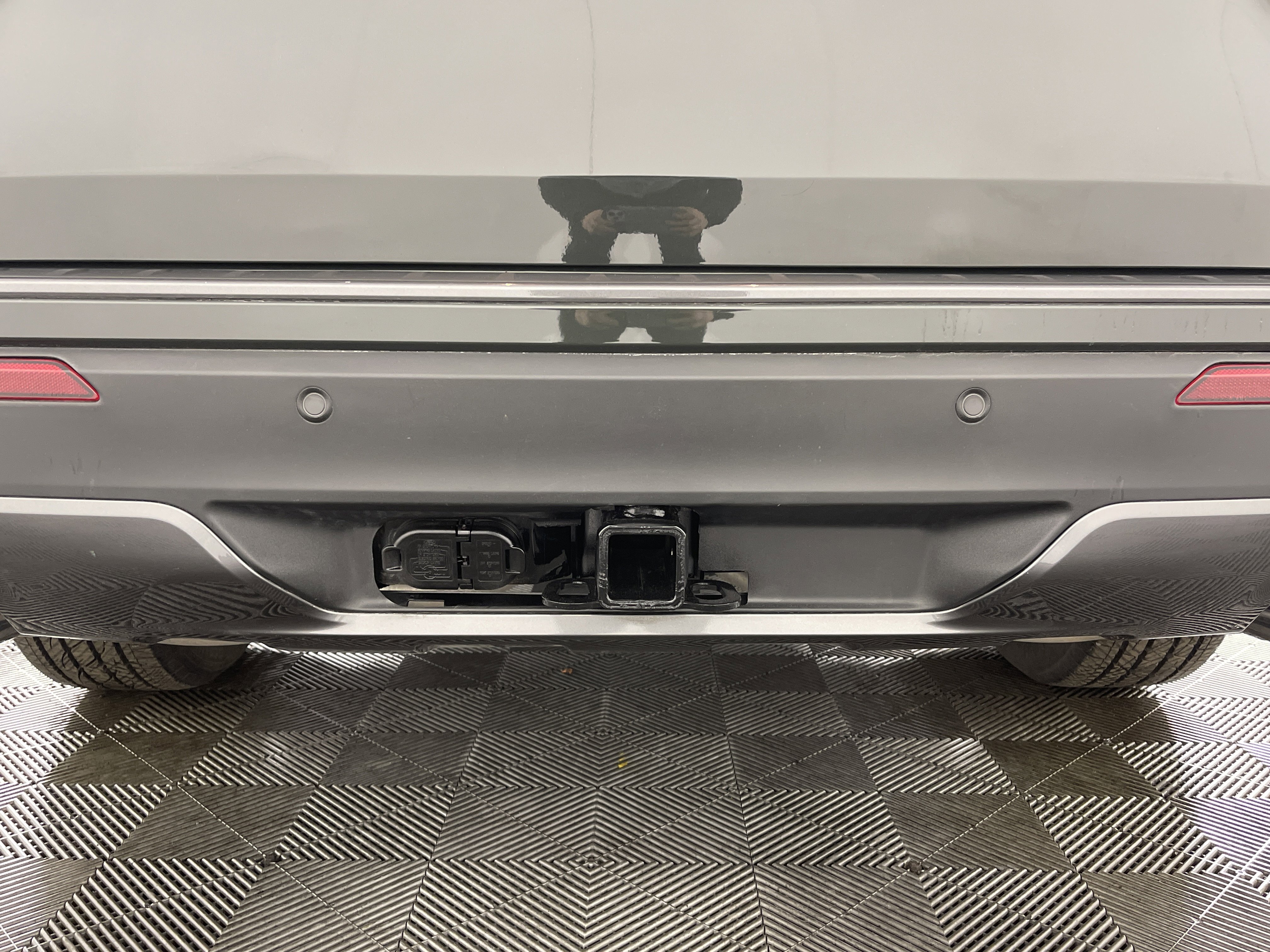 Used 2022 Ford Explorer XLT w/ Equipment Group 202A image 8