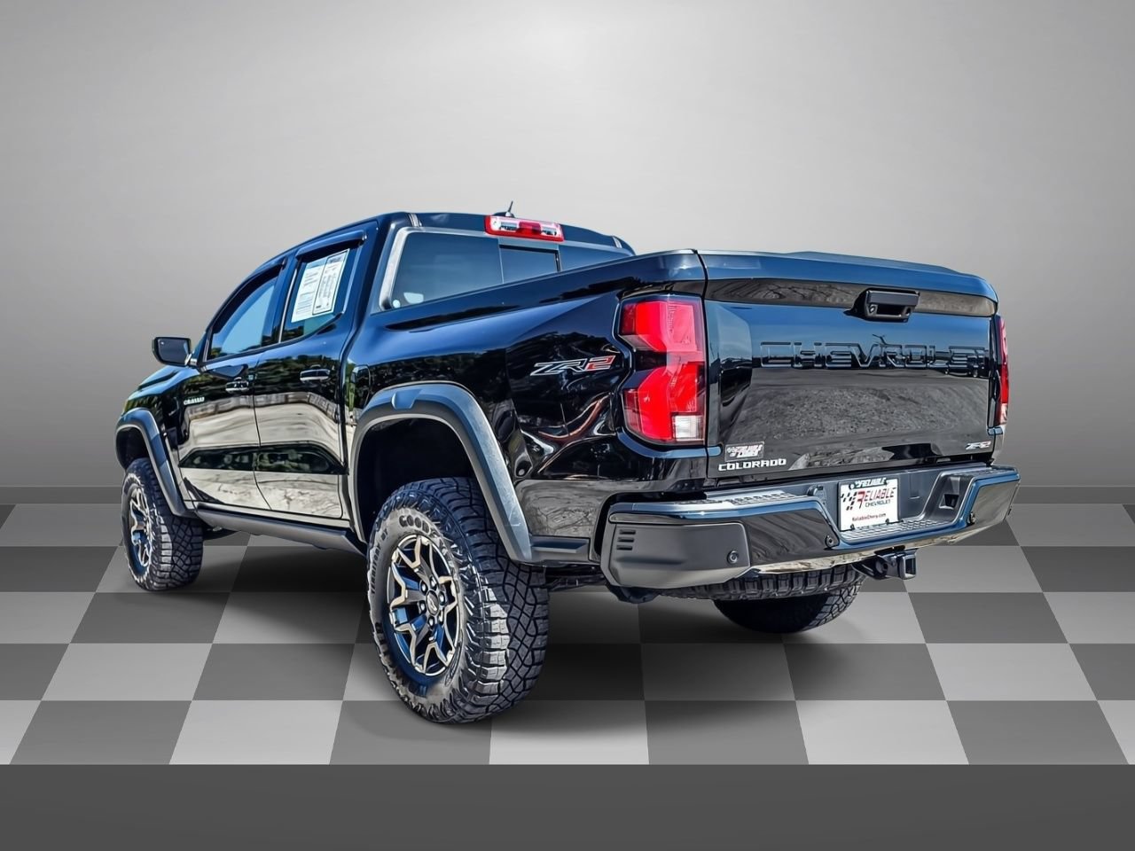 Used 2025 Chevrolet Colorado ZR2 w/ Technology Package AWD/4WD image 4