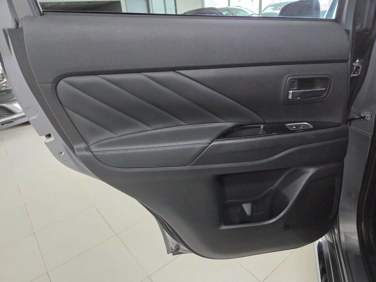 Used 2018 Mitsubishi Outlander SEL image 18