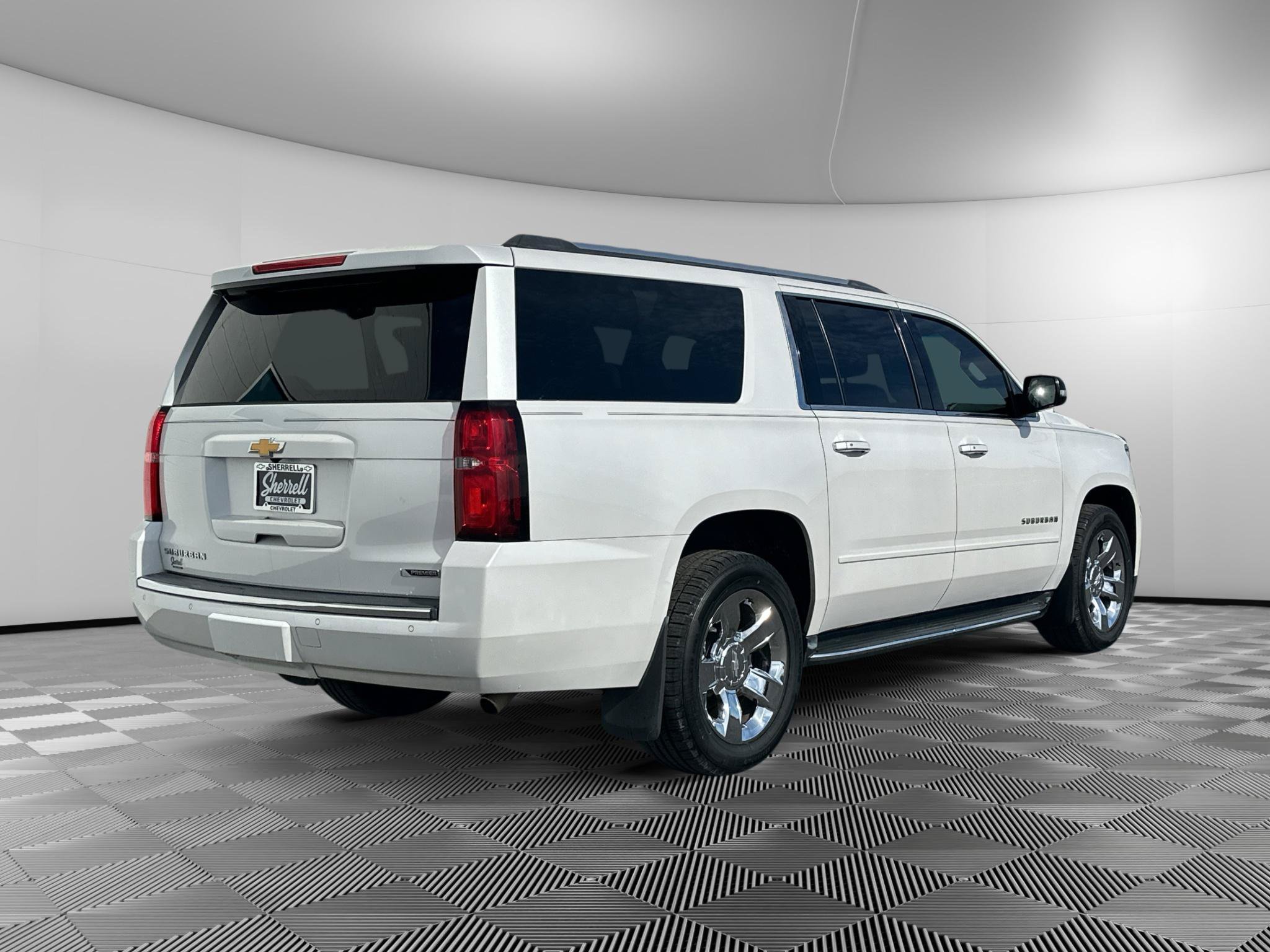 Used 2017 Chevrolet Suburban Premier AWD/4WD image 4