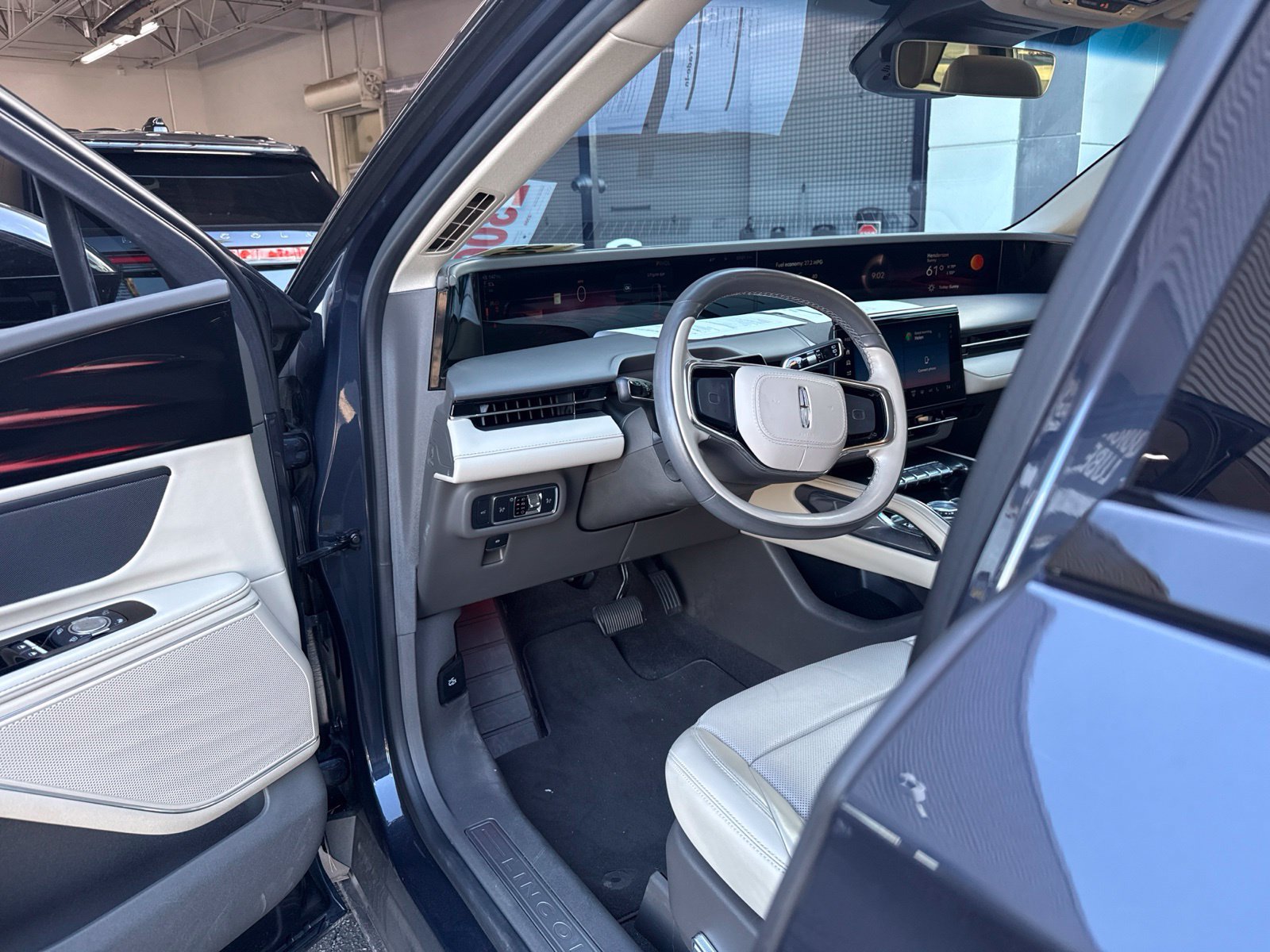 Used 2024 Lincoln Nautilus Premier AWD/4WD image 9