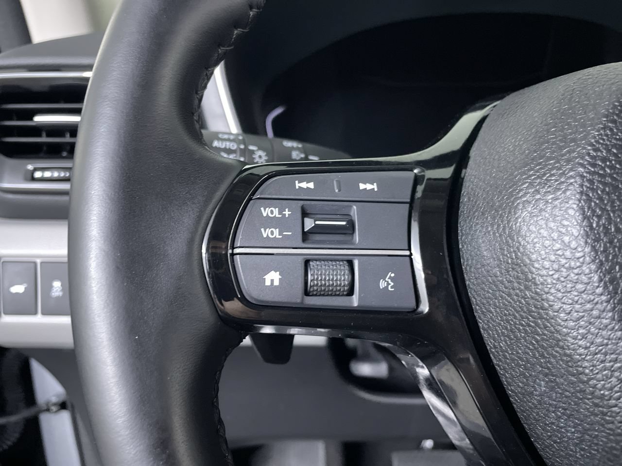 Used 2023 Honda Pilot EX-L image 25