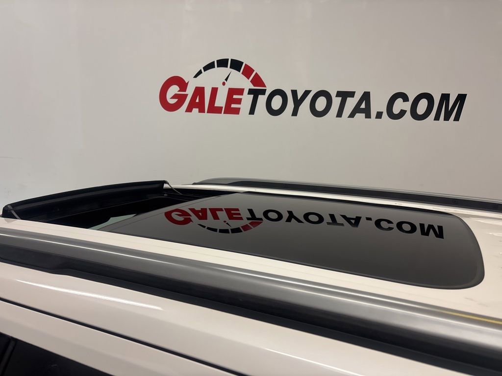 Used 2019 Ford Explorer XLT w/ Equipment Group 202A image 5