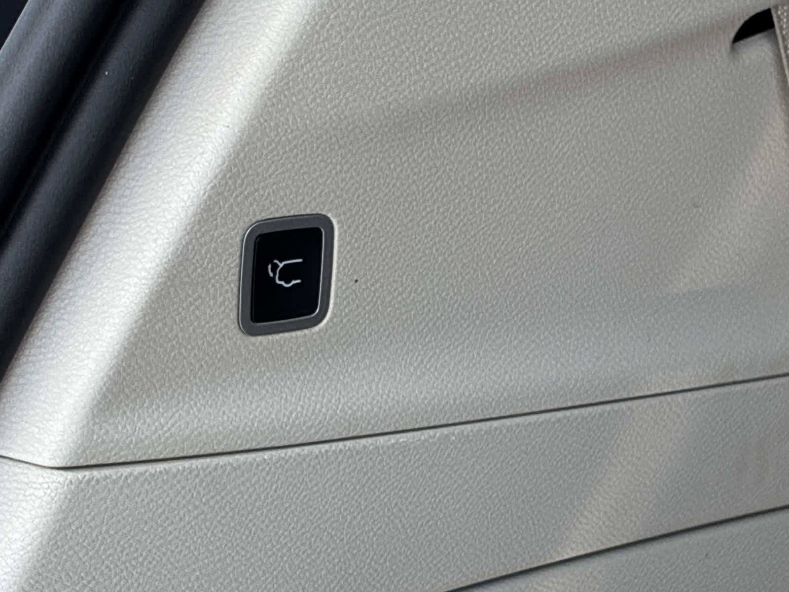 Certified 2024 Chrysler Pacifica Touring-L FWD image 14