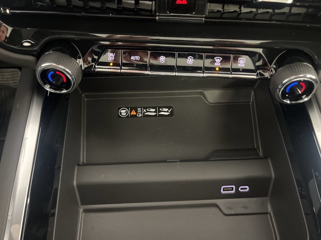 New 2026 Chevrolet Suburban Premier AWD/4WD image 36