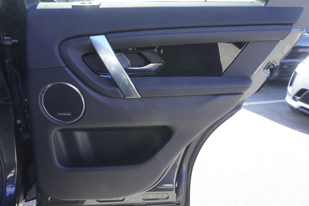 Used 2025 Land Rover Discovery Sport S image 25