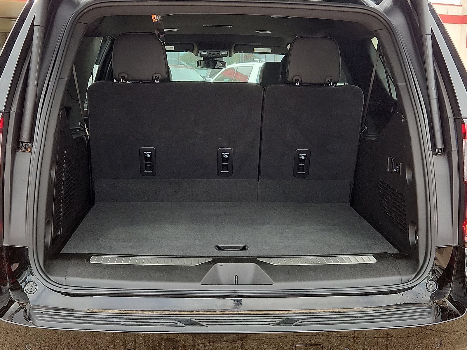 Used 2025 GMC Yukon XL Denali AWD/4WD image 9