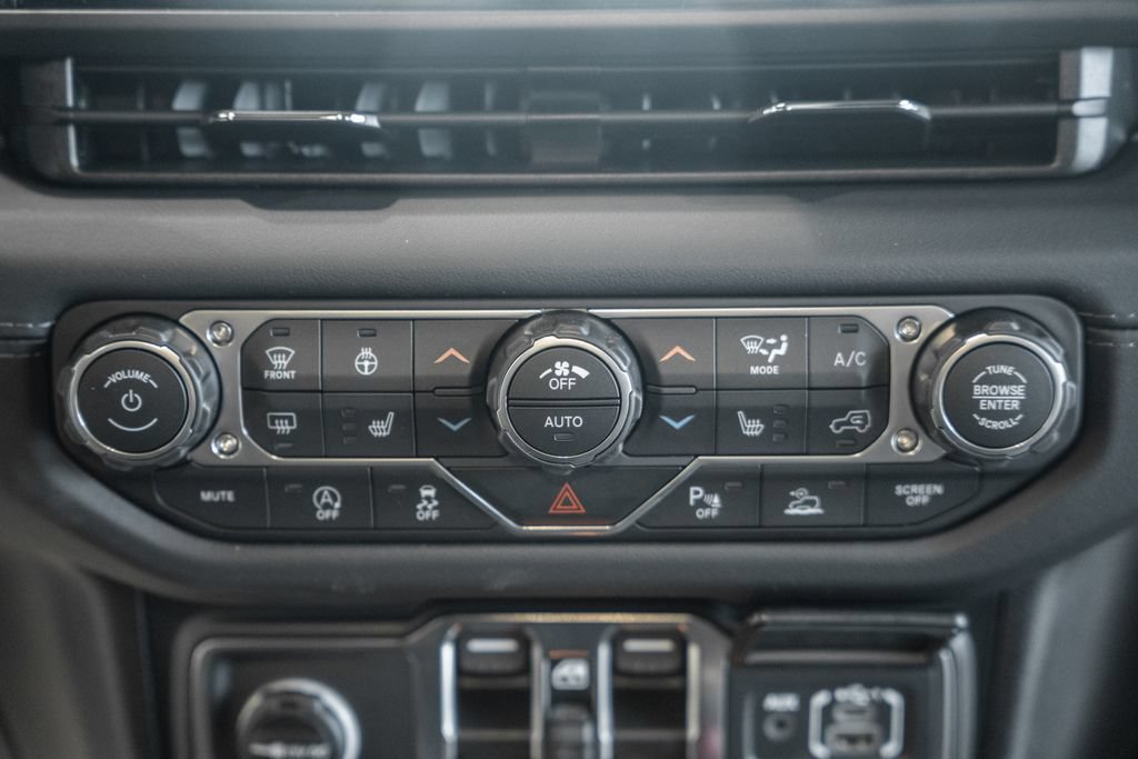 New 2026 Jeep Wrangler Unlimited Sahara AWD/4WD image 24