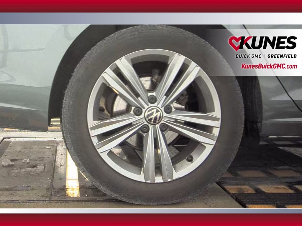 Used 2024 Volkswagen Jetta SE FWD image 13