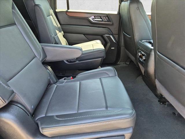 Used 2025 GMC Yukon XL Denali AWD/4WD image 28