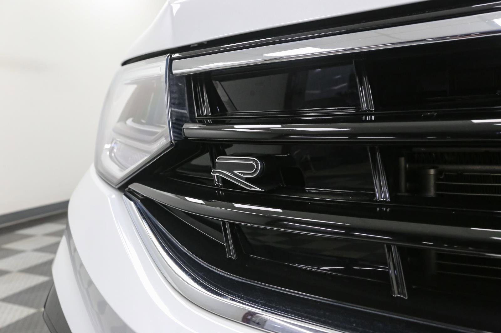 Certified 2023 Volkswagen Tiguan SE R-Line image 9