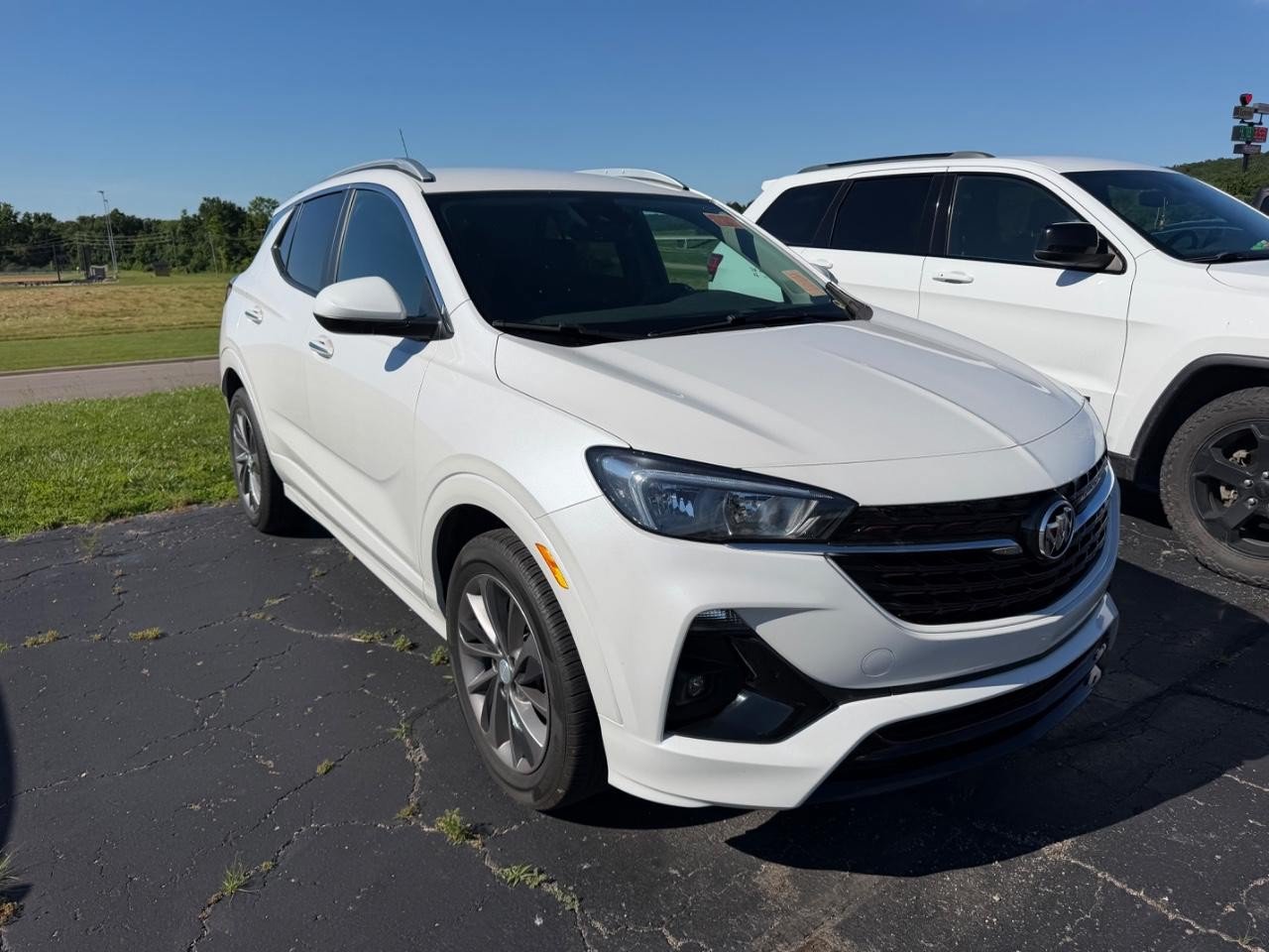Used 2023 Buick Encore GX Select w/ Sport Touring Package FWD image 2