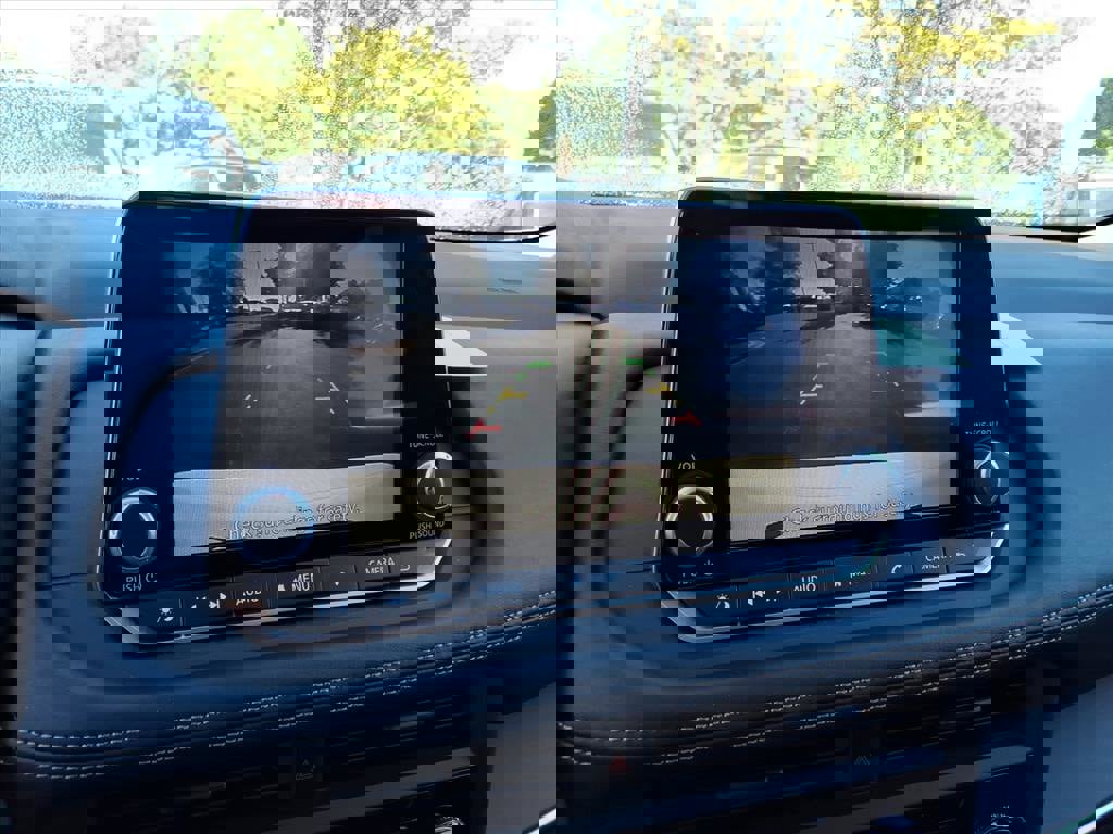 Used 2025 Nissan Rogue S image 9