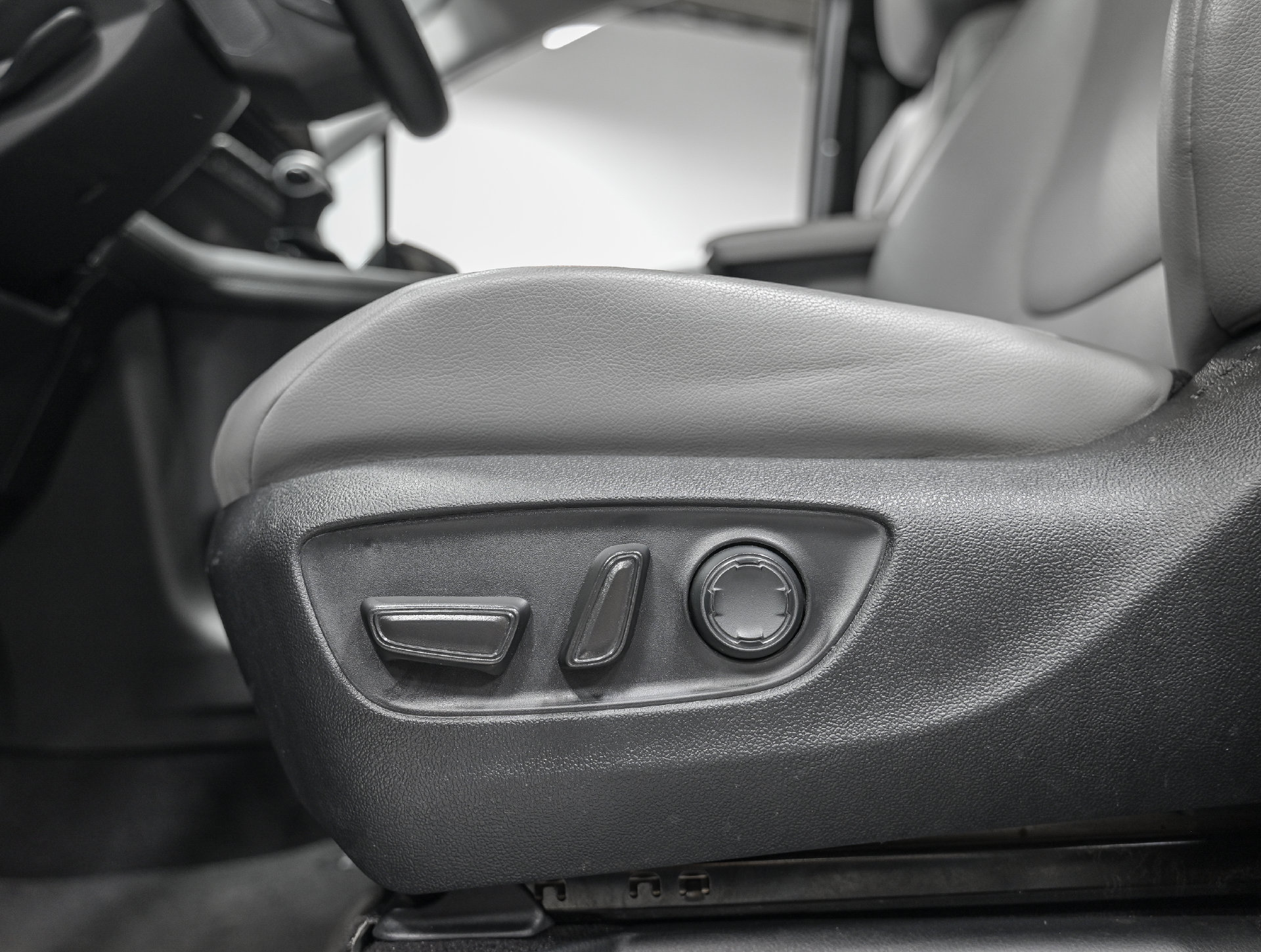 Used 2025 Toyota Sienna XLE w/ XLE Plus Package AWD/4WD image 14