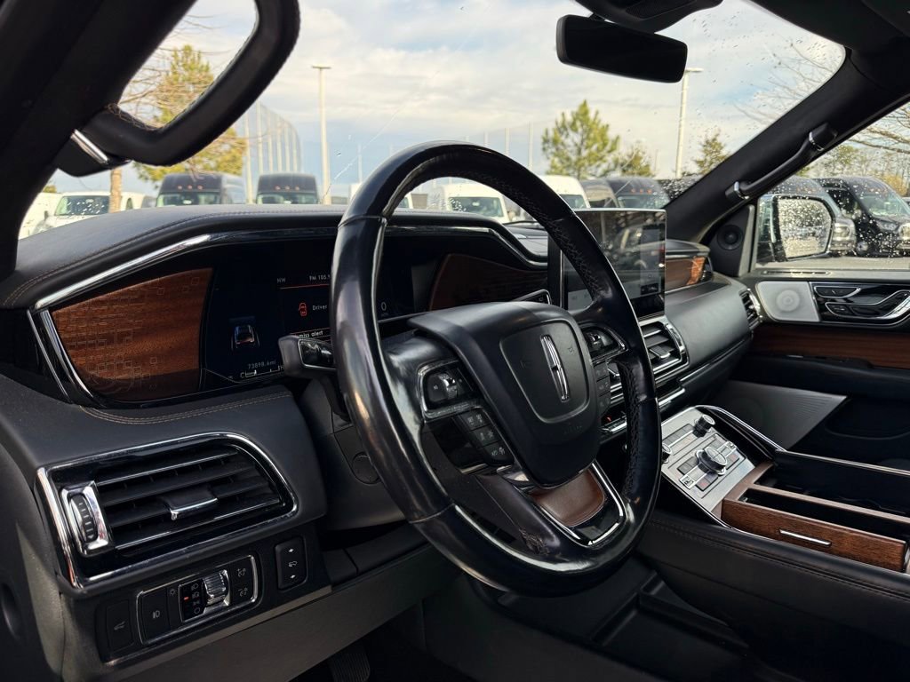 Used 2022 Lincoln Navigator Black Label AWD/4WD image 2