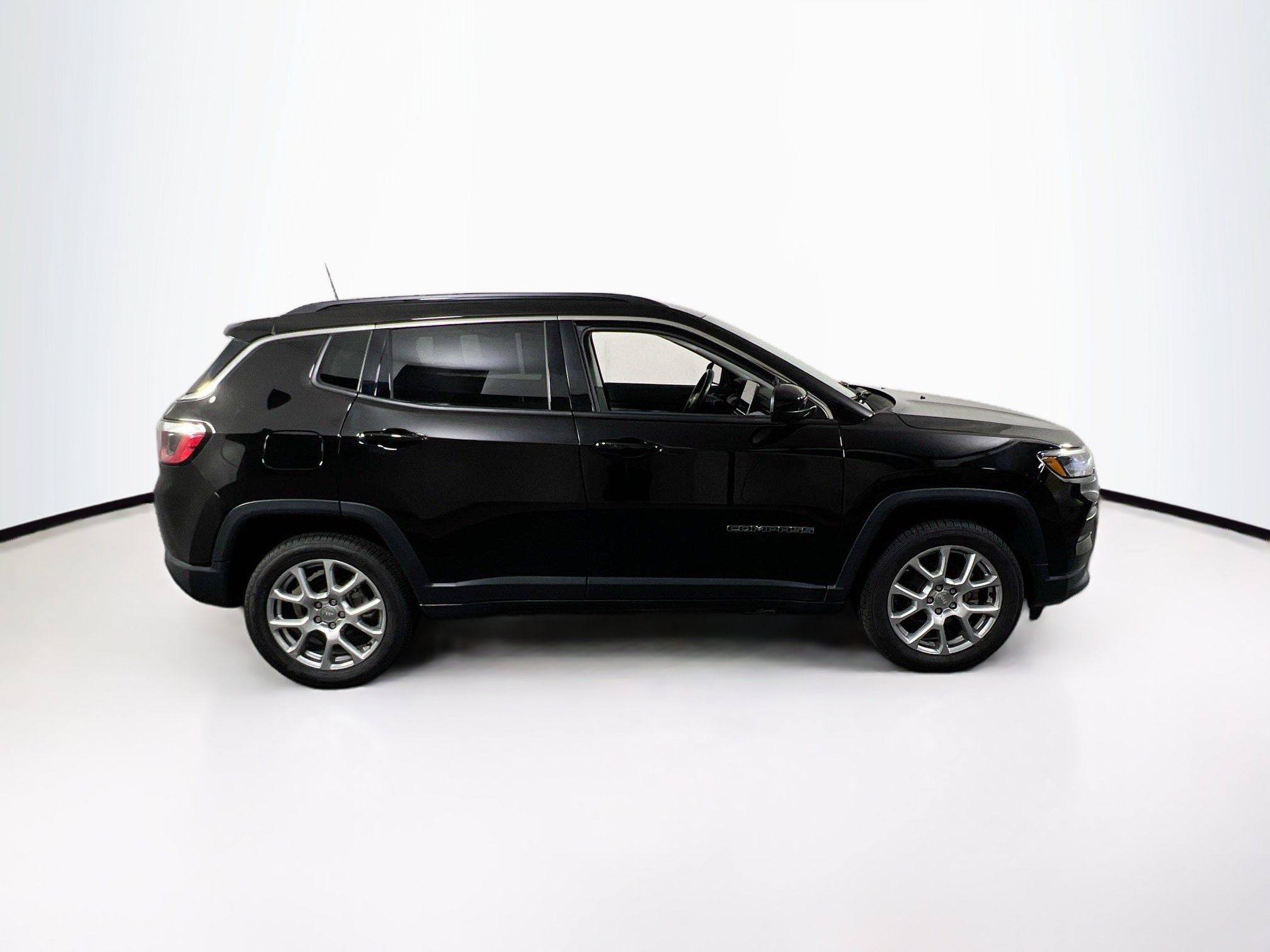 Used 2022 Jeep Compass Latitude AWD/4WD image 4
