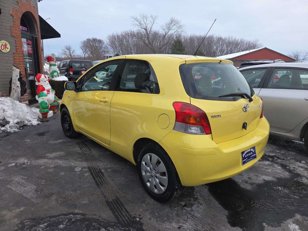 Used 2009 Toyota Yaris 2-Door Hatchback image 5