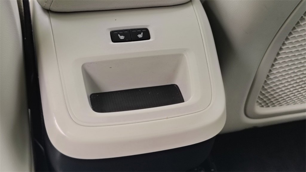 Certified 2023 Volvo XC60 B5 Plus w/ Climate Package image 28