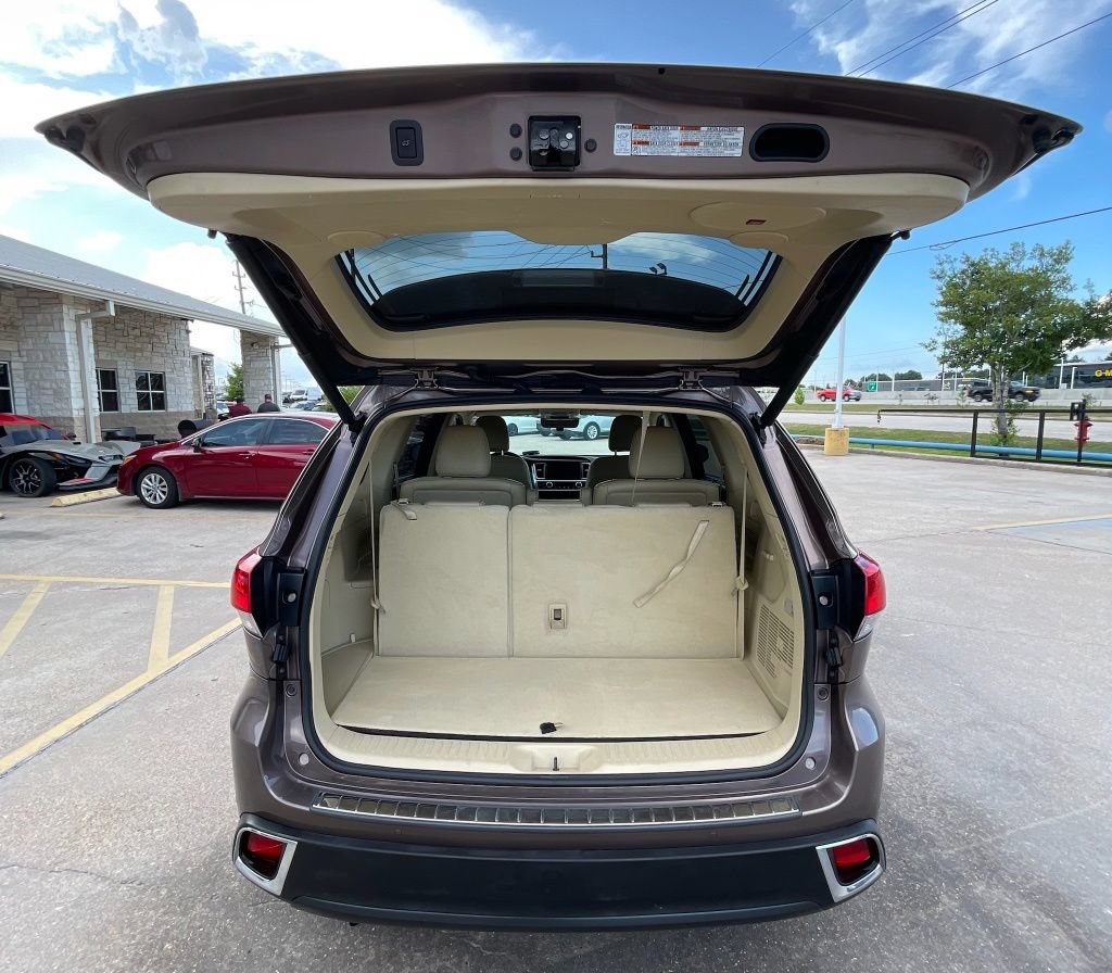 Used 2017 Toyota Highlander Limited FWD image 36