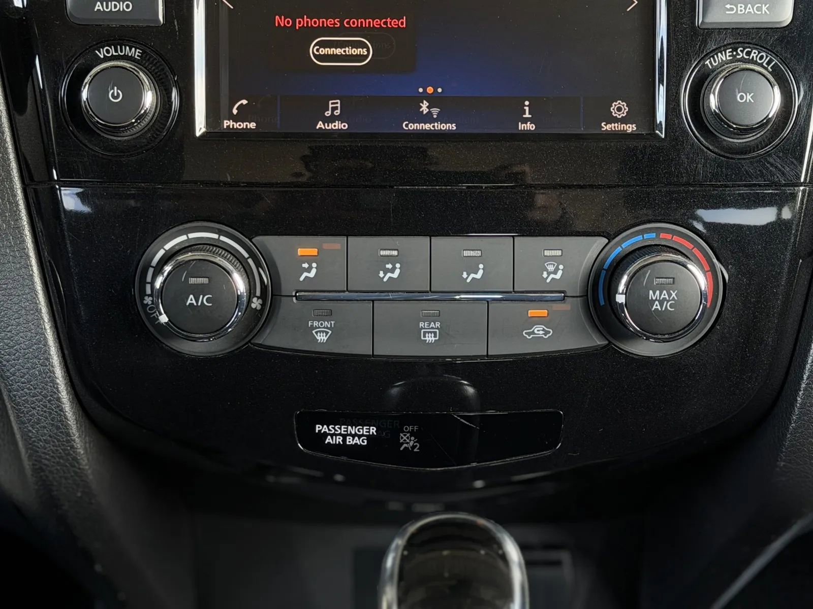 Used 2020 Nissan Rogue S w/ Special Edition Package image 32