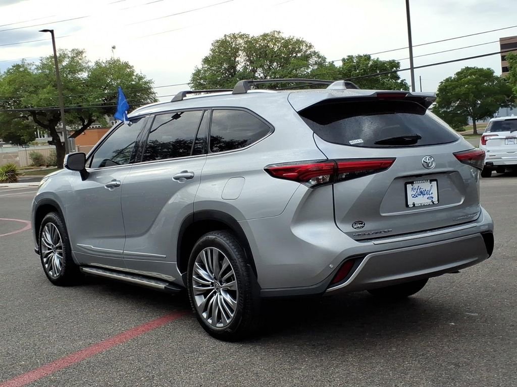 Used 2021 Toyota Highlander Platinum image 12