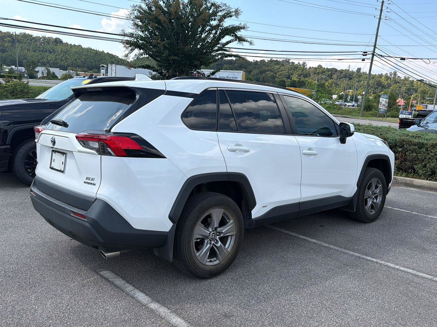 Used 2024 Toyota RAV4 XLE w/ Convenience Package AWD/4WD image 3