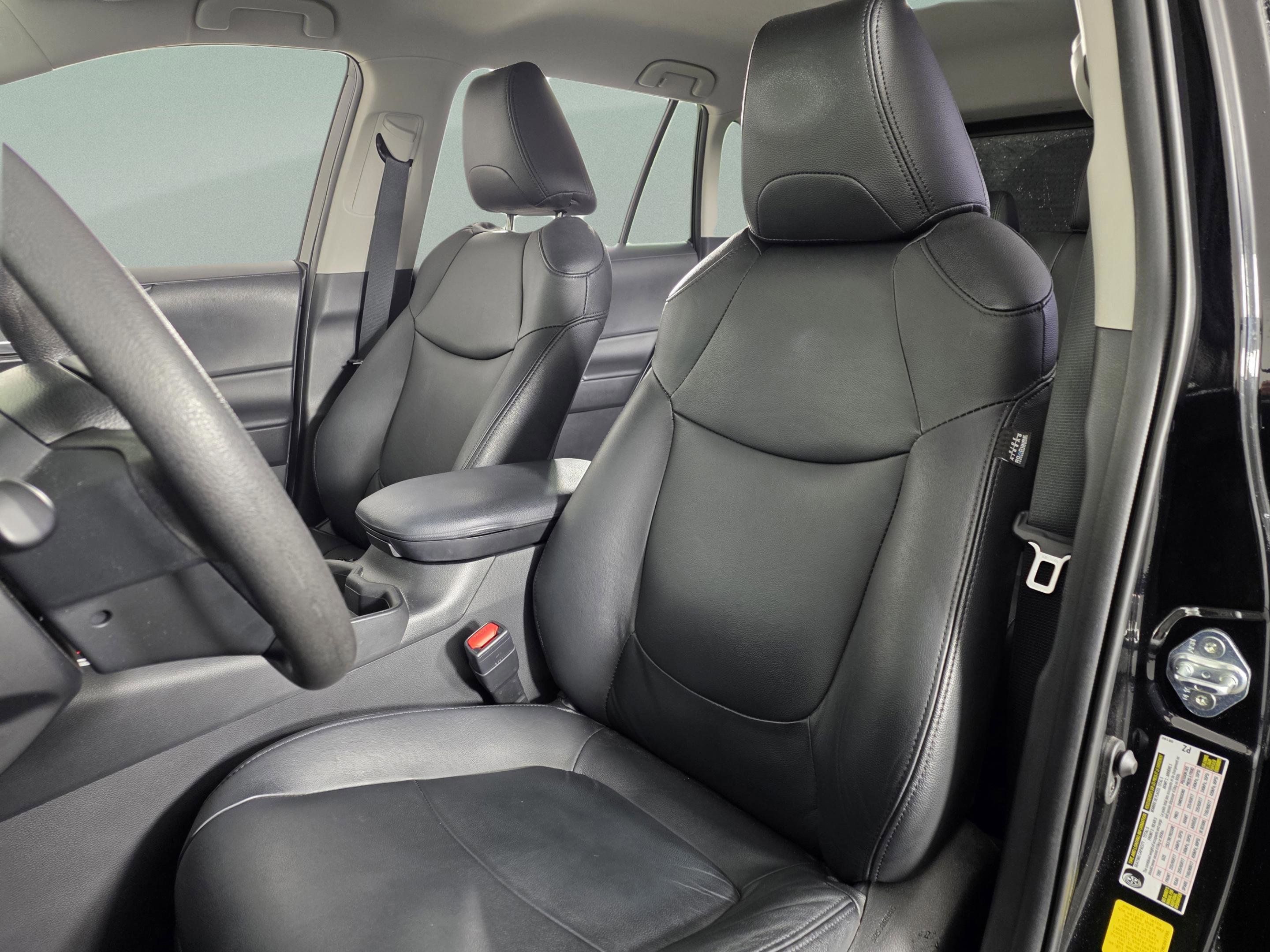 Used 2021 Toyota RAV4 XLE image 12