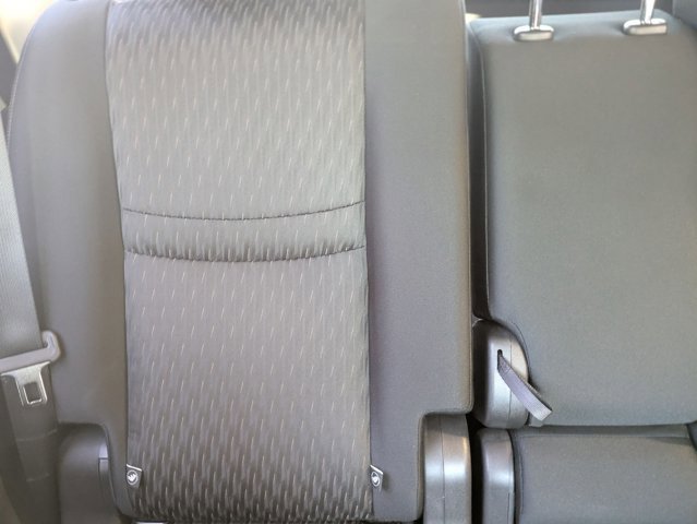 Used 2019 Nissan Rogue SV w/ Premium Package image 12