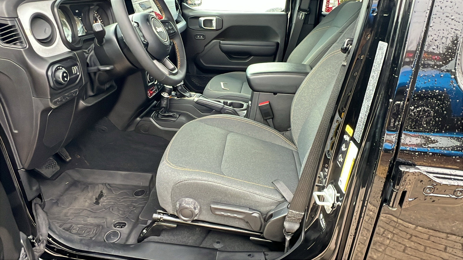 Used 2024 Jeep Gladiator Sport image 16