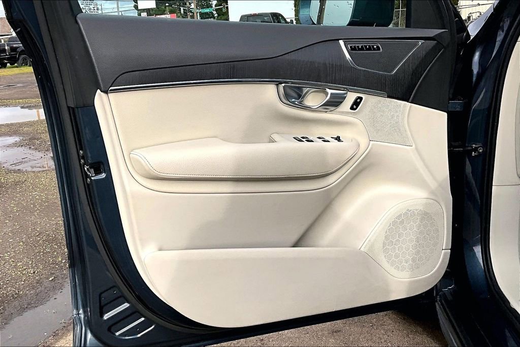 Used 2020 Volvo XC90 T5 Momentum w/ Protection Package Premier image 22
