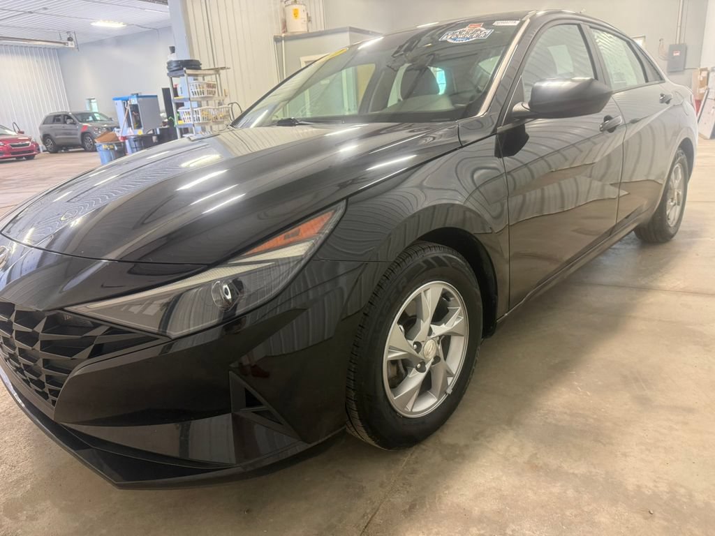 Used 2022 Hyundai Elantra SE FWD image 7