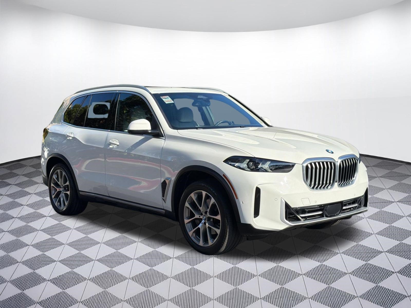 Used 2024 BMW X5 sDrive40i w/ Parking Assistance Package RWD image 7