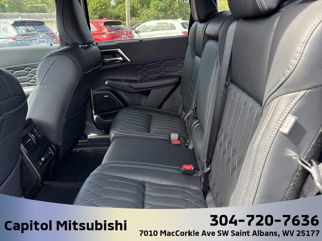 New 2025 Mitsubishi Outlander SEL image 14