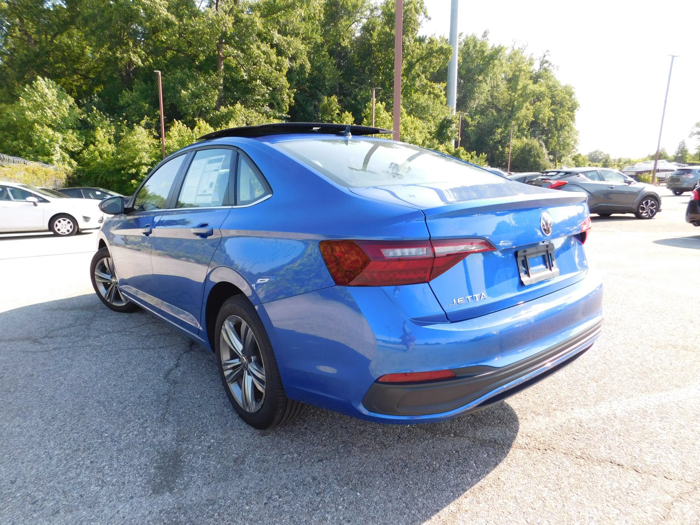 Used 2024 Volkswagen Jetta SE FWD image 6