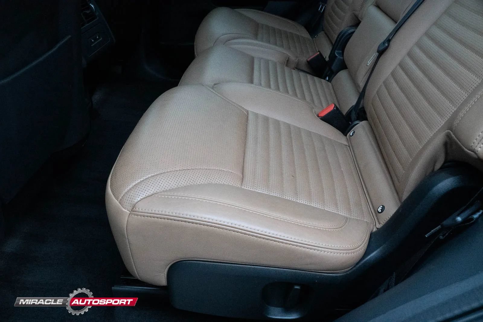 Used 2022 Land Rover Discovery S image 23