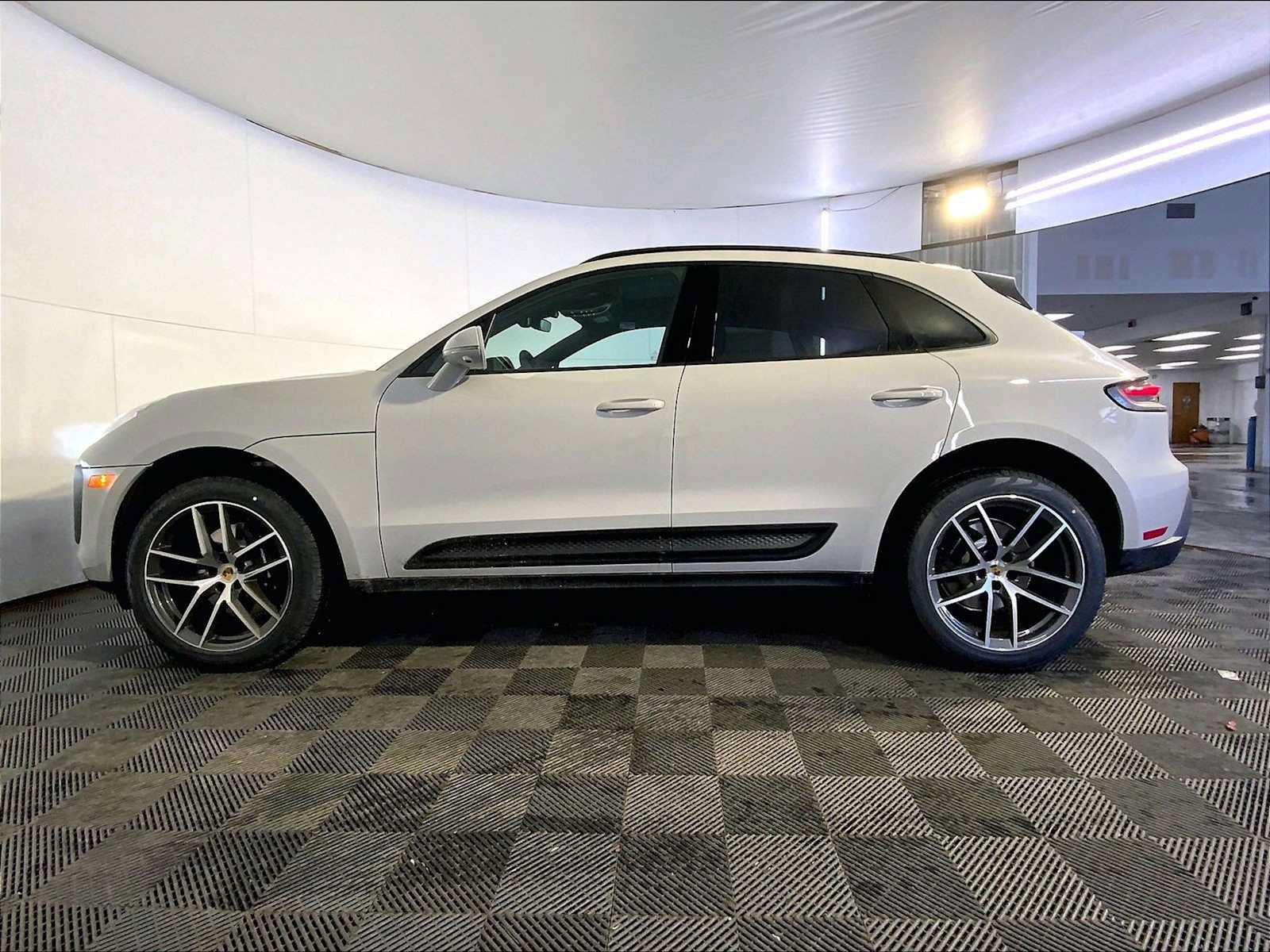 New 2026 Porsche Macan AWD/4WD image 2