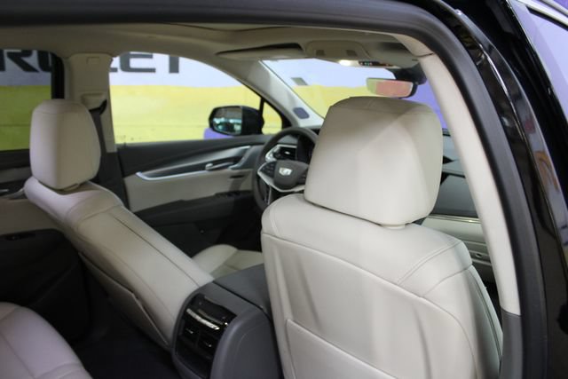 Used 2025 Cadillac XT5 Premium Luxury w/ Technology Package AWD/4WD image 10